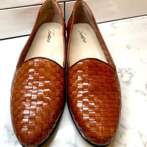 Trotters leather woven chestnut shoes size 8 1/2